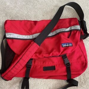 Patagonia Critical Mass Messenger Bag Crossbody Red Crossbody
